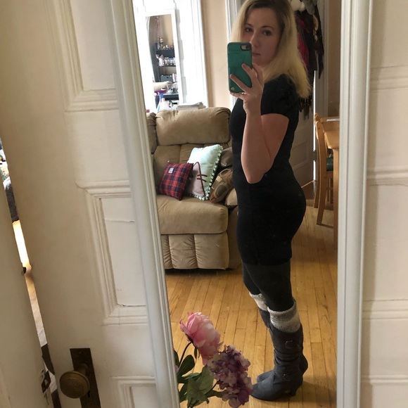 Meet your Posher, Elonia - Picture 2 of 2